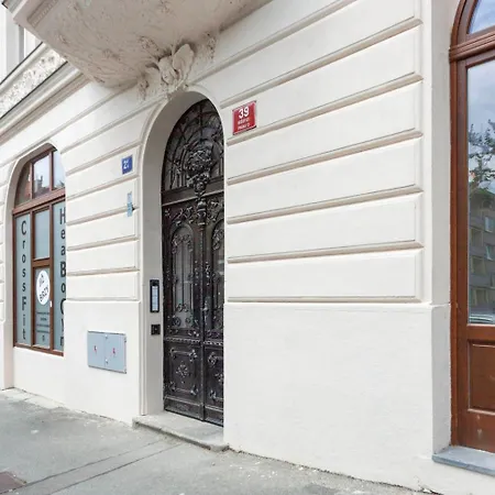 Blueground 10 Renovated Furnished Prg-16 Apartment